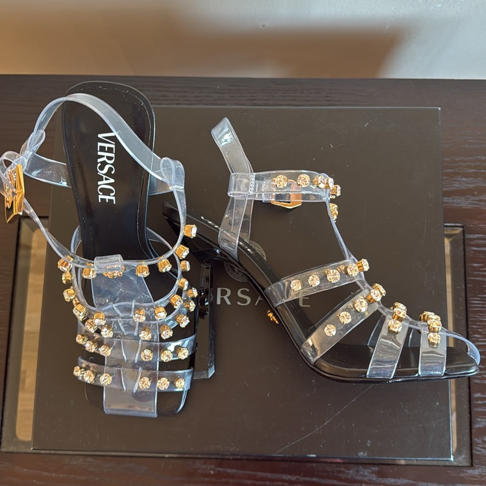 VERSACE transparent and gold rhinestone studded sandals. Size 41 - Picture 4 of 7